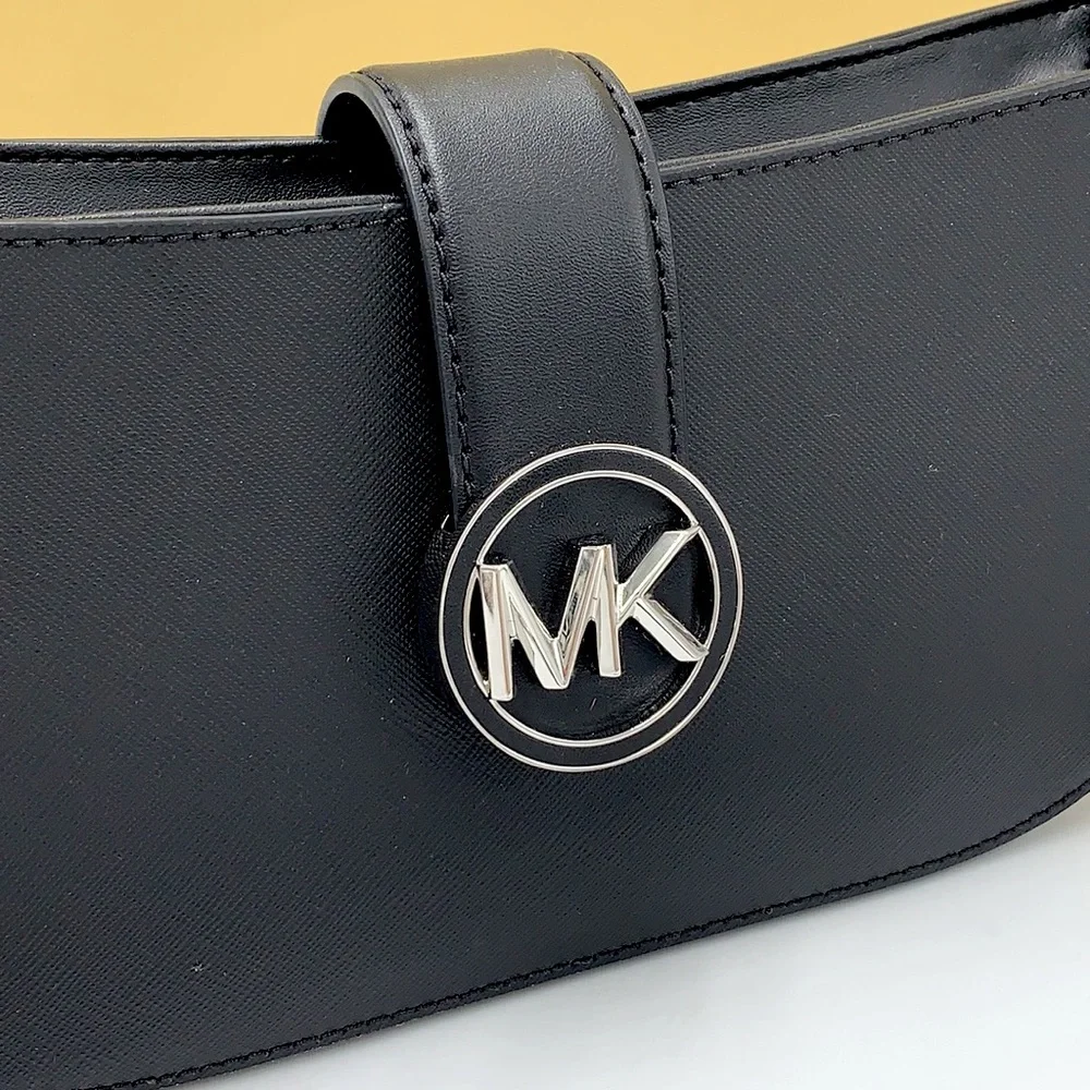 MICHAEL KORS
Carmen Small Shoulder
Pochette Bag
Black
NWT - Picture 2 of 16